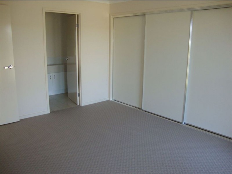 2/9 Harrier Place, Lowood QLD 4311