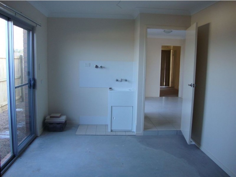 1/9 Harrier Place, Lowood QLD 4311