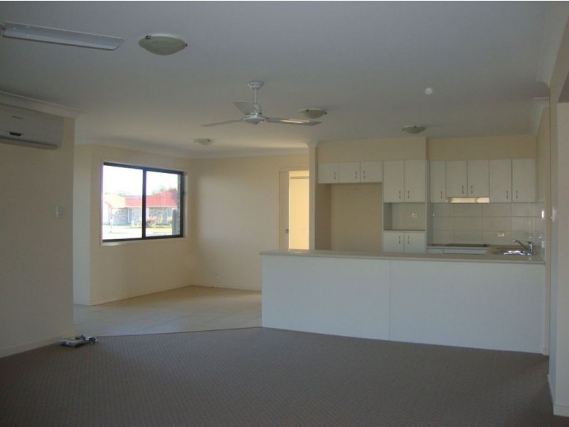 1/311 Currawong Street, Lowood QLD 4311