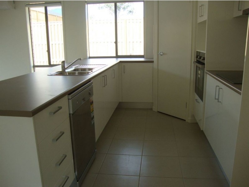 5 Oakwood Court, Fernvale QLD 4306