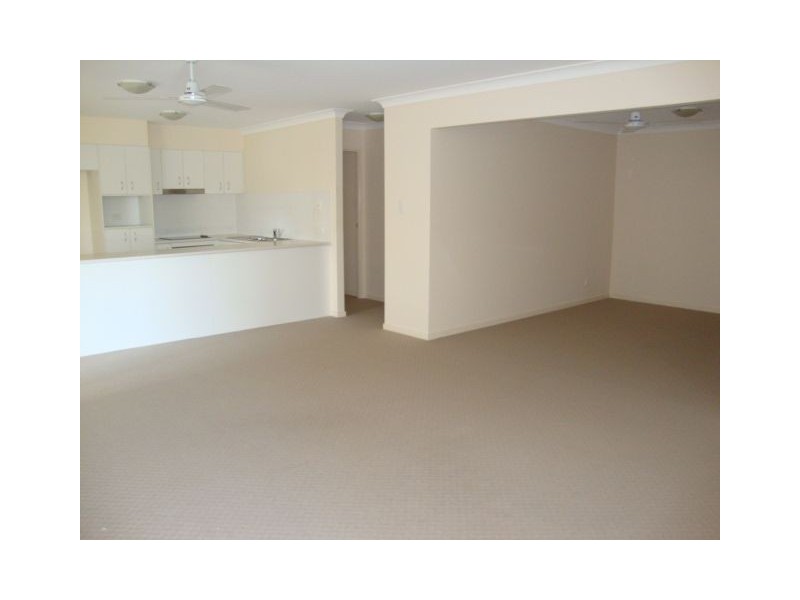 1/5 Sandpiper Drive, Lowood QLD 4311