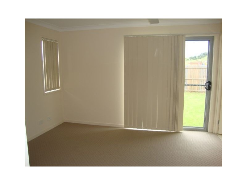 1/5 Sandpiper Drive, Lowood QLD 4311