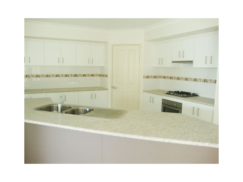 10 Goldenwood Crescent, Fernvale QLD 4306