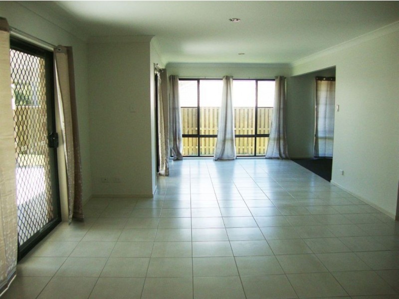 10 Goldenwood Crescent, Fernvale QLD 4306