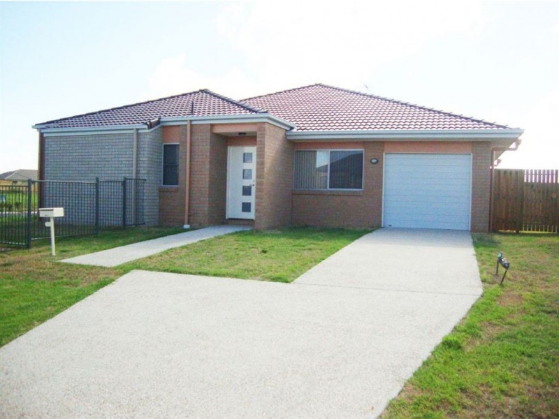 2/5 Sandpiper Drive, Lowood QLD 4311
