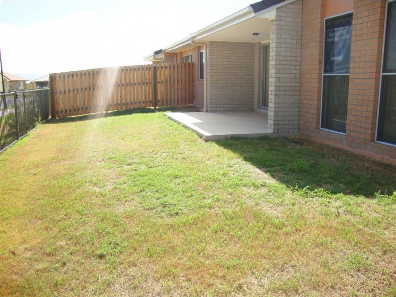 2/5 Sandpiper Drive, Lowood QLD 4311