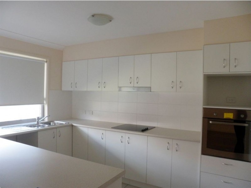 1/8 Spoonbill Court, Lowood QLD 4311