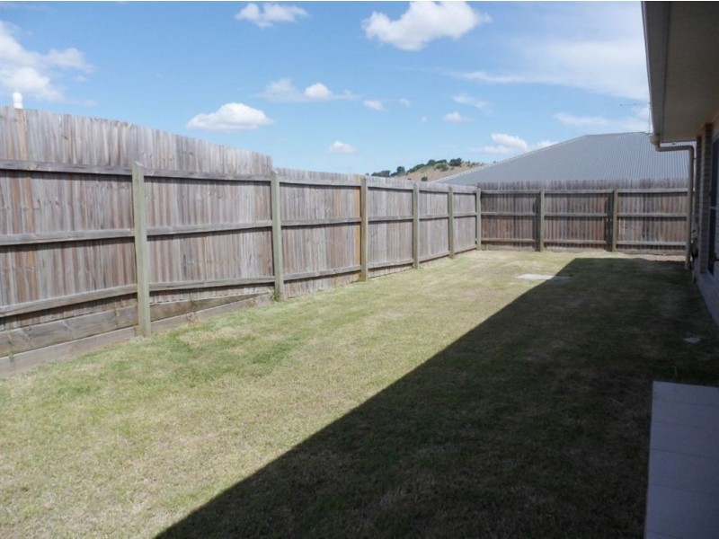 1/8 Spoonbill Court, Lowood QLD 4311
