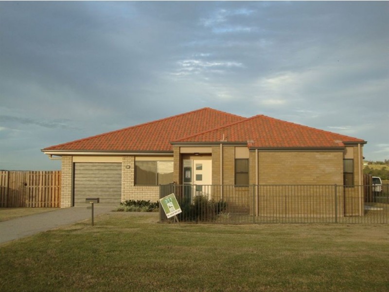 1/2 Currawong Street, Lowood QLD 4311