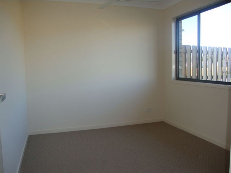 1/2 Currawong Street, Lowood QLD 4311