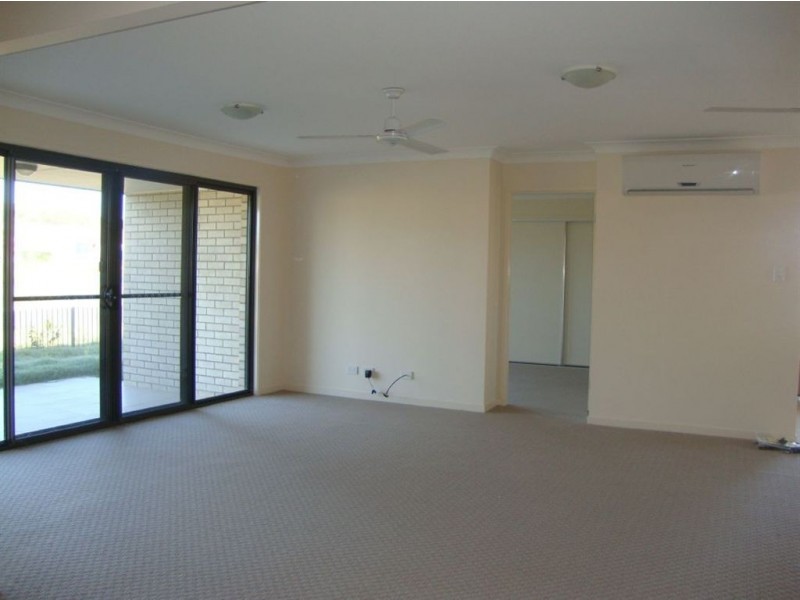 1/2 Currawong Street, Lowood QLD 4311