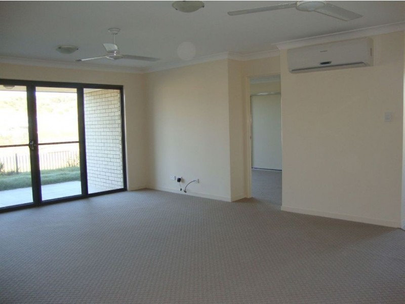 1/2 Currawong Street, Lowood QLD 4311