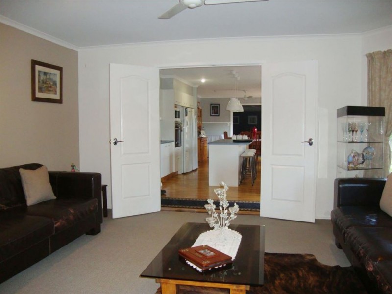 93 Windsor Drive, Mount Hallen QLD 4312