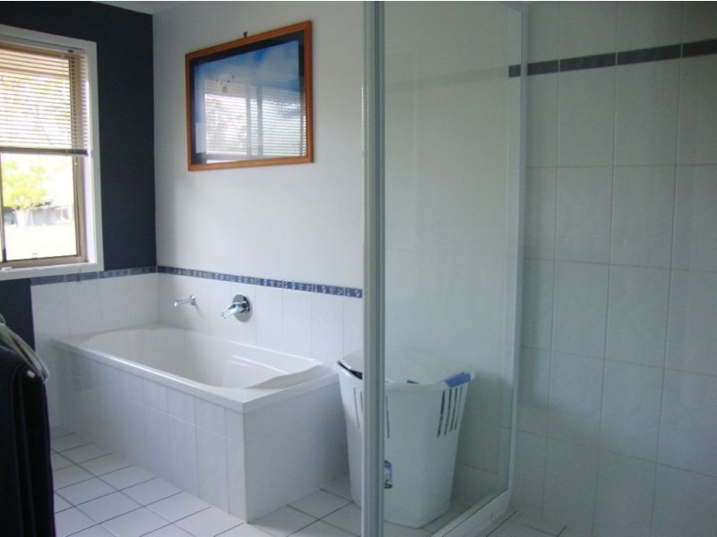 93 Windsor Drive, Mount Hallen QLD 4312