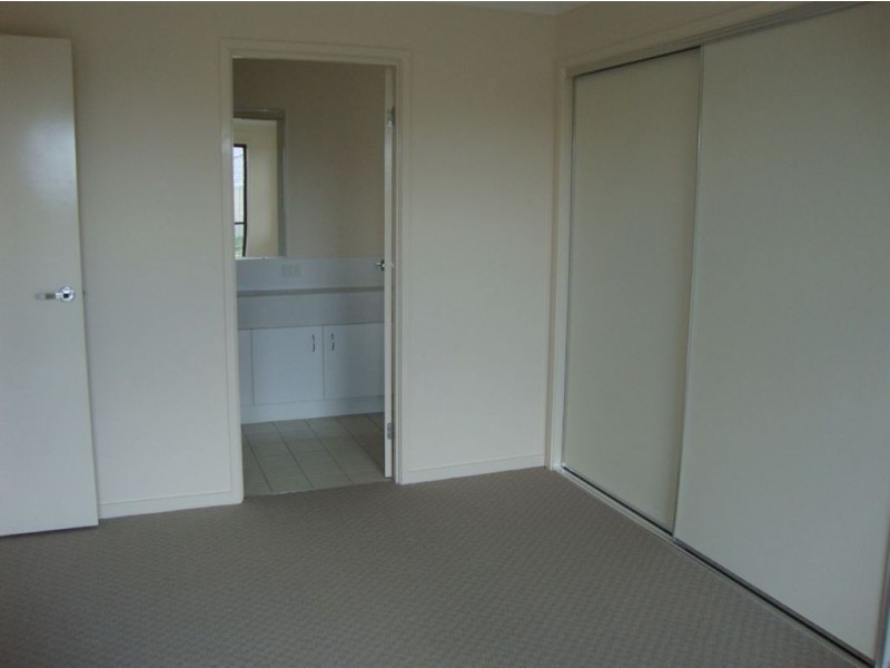 2/7 Sandpiper Drive, Lowood QLD 4311