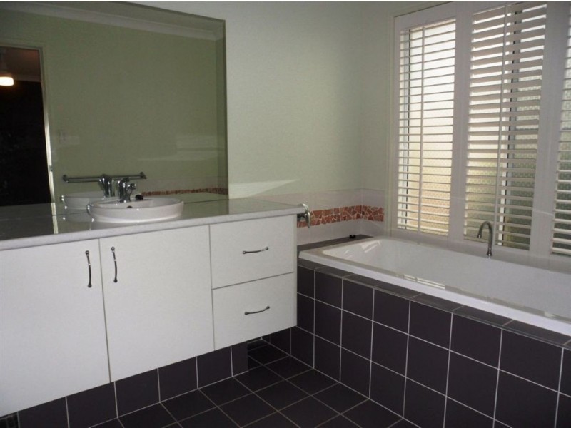 16 Macadamia Drive, Lowood QLD 4311