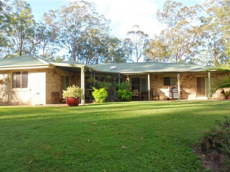 105 Windsor Drive, Mount Hallen QLD 4312