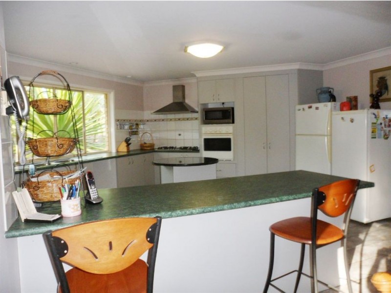 105 Windsor Drive, Mount Hallen QLD 4312