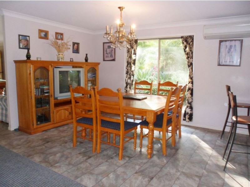 105 Windsor Drive, Mount Hallen QLD 4312