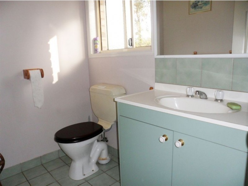105 Windsor Drive, Mount Hallen QLD 4312