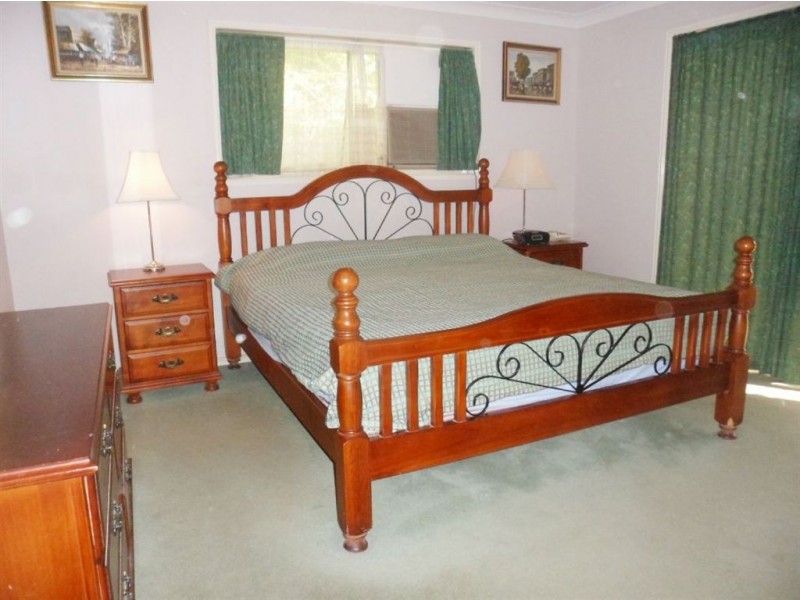 105 Windsor Drive, Mount Hallen QLD 4312