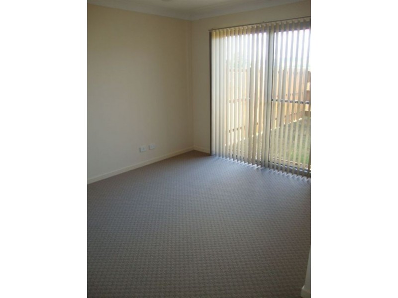 2/9 Harrier Place, Lowood QLD 4311