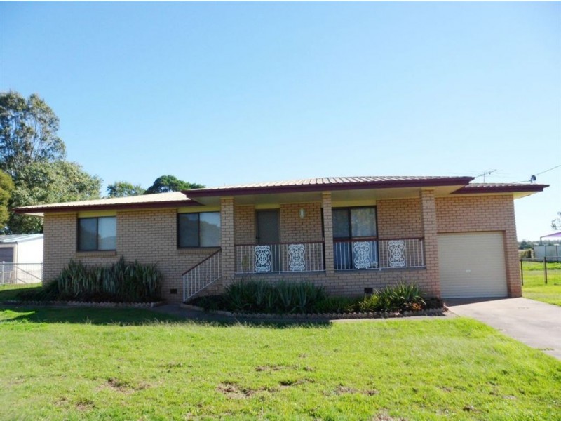 35 Daniel Street, Lowood QLD 4311