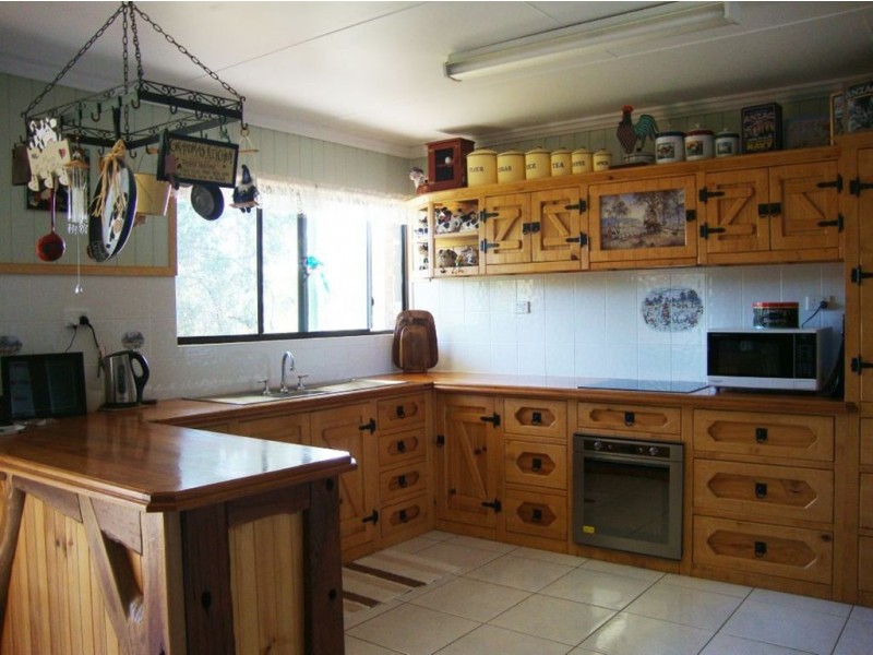 15 Wybalena Road, Pine Mountain QLD 4306