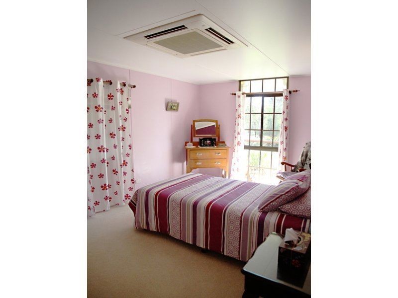 15 Wybalena Road, Pine Mountain QLD 4306