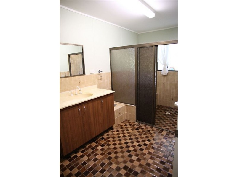 15 Wybalena Road, Pine Mountain QLD 4306