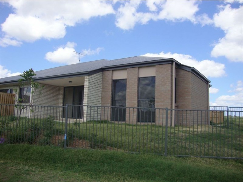 2/7 Sandpiper Drive, Lowood QLD 4311