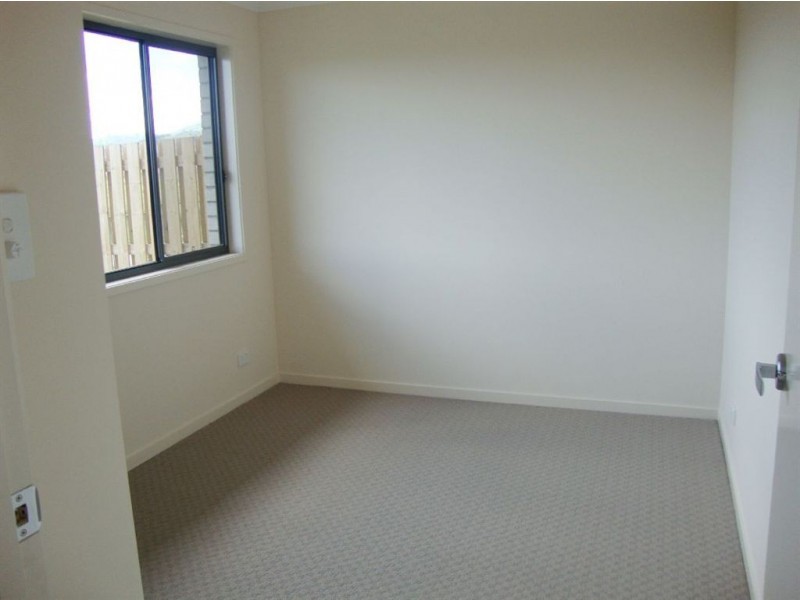 2/7 Sandpiper Drive, Lowood QLD 4311
