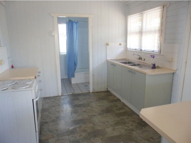 12 Walters Street, Lowood QLD 4311