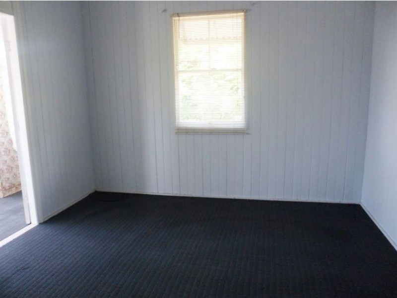 12 Walters Street, Lowood QLD 4311