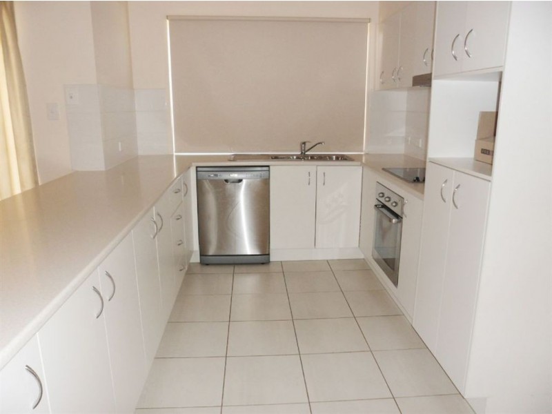 2/8 Spoonbill Court, Lowood QLD 4311