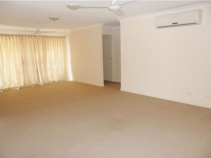 2/8 Spoonbill Court, Lowood QLD 4311