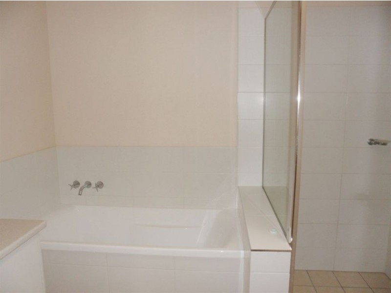 2/8 Spoonbill Court, Lowood QLD 4311