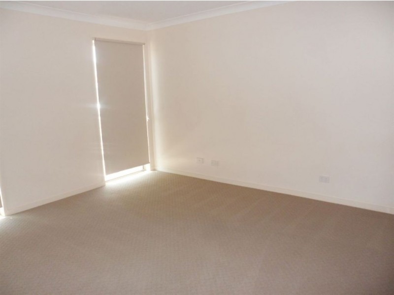 2/8 Spoonbill Court, Lowood QLD 4311