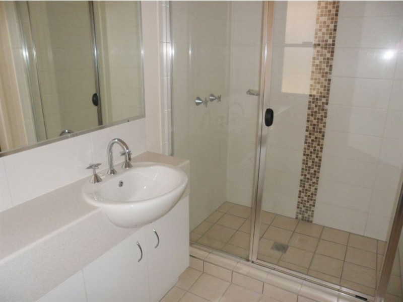 2/8 Spoonbill Court, Lowood QLD 4311