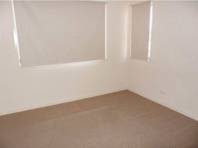 2/8 Spoonbill Court, Lowood QLD 4311