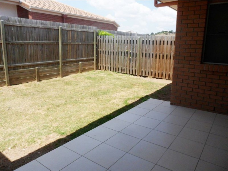 2/8 Spoonbill Court, Lowood QLD 4311