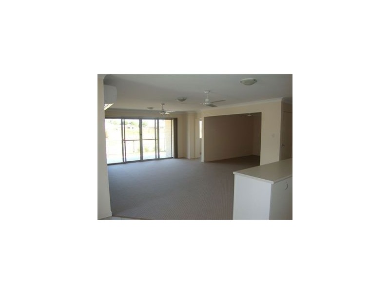 2/9 Harrier Place, Lowood QLD 4311