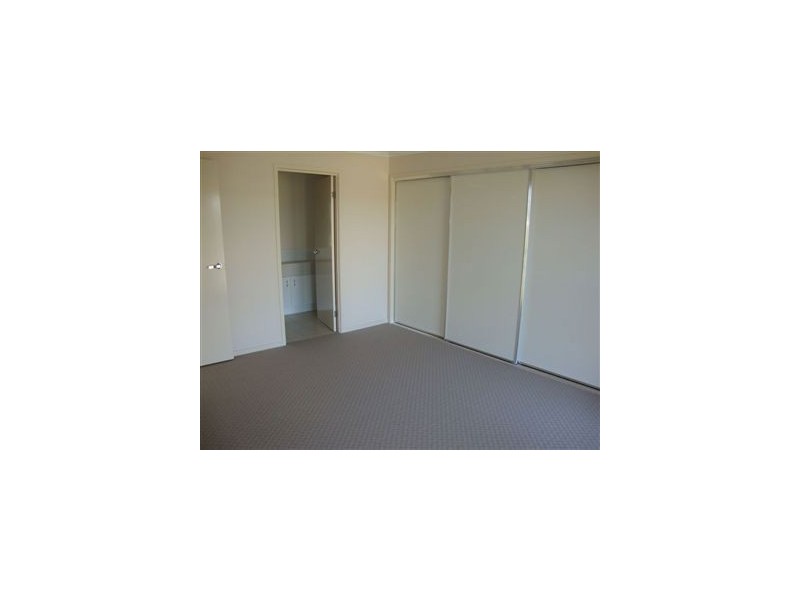 2/9 Harrier Place, Lowood QLD 4311