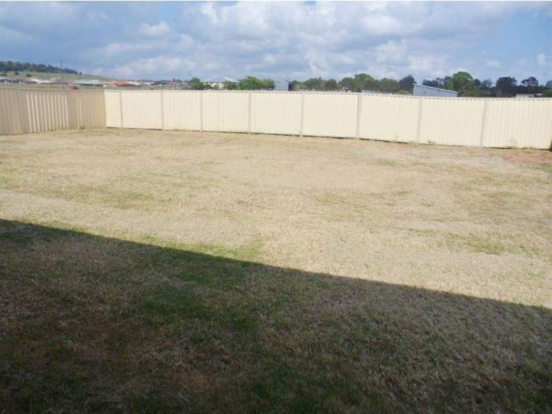54 Bray Street, Lowood QLD 4311