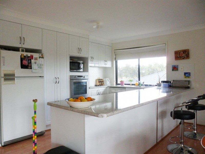 9 Truscot Court, Fernvale QLD 4306