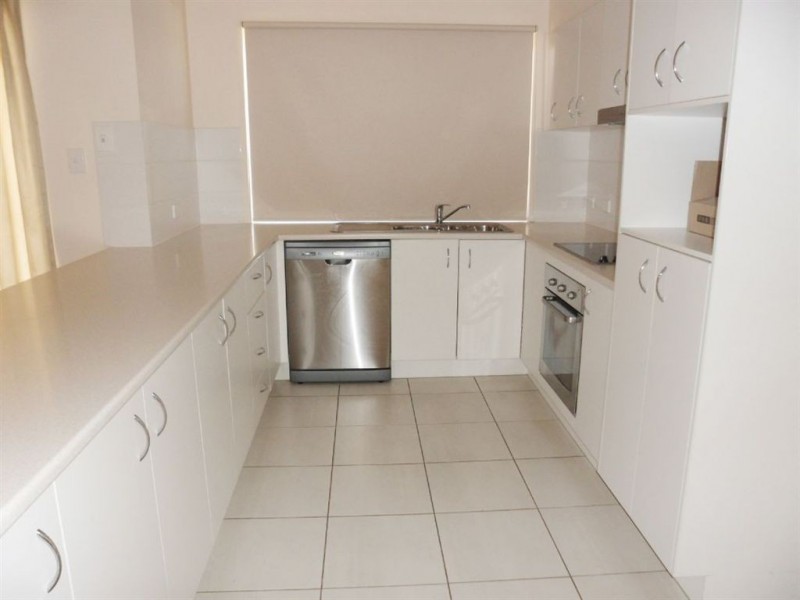 2/8 Spoonbill Court, Lowood QLD 4311