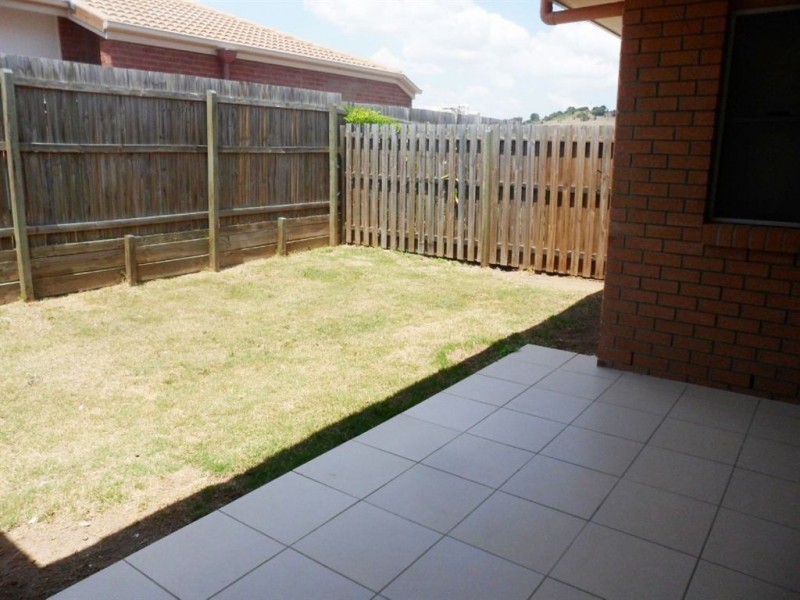 2/8 Spoonbill Court, Lowood QLD 4311