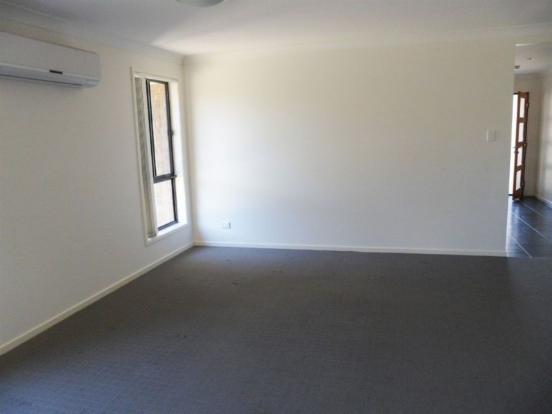 10 Parkwood Street, Fernvale QLD 4306