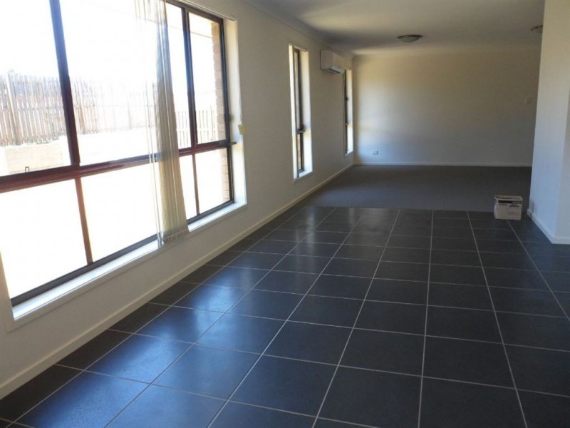 10 Parkwood Street, Fernvale QLD 4306