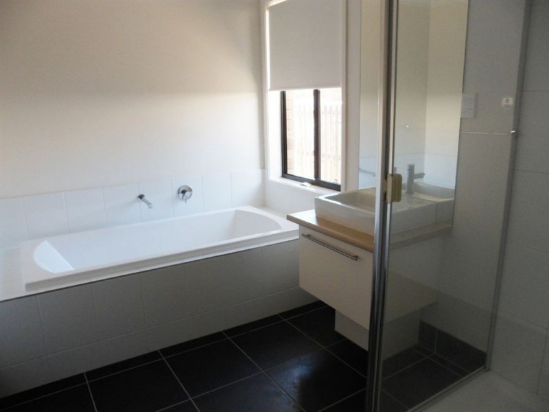 10 Parkwood Street, Fernvale QLD 4306